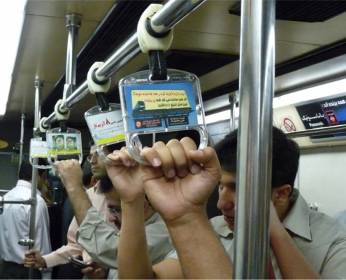 تبلیغات در دستگیره های مترو1-min