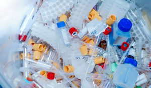 ساخت تجهیزات پلاستیکی پزشکی قالب موقت تزریق پلاستیک کاهش هزینه های سنگین قالبسازی هزینه کم تولید قطعات پلاستیکی با قالب موقت تولید قطعات پزشکی