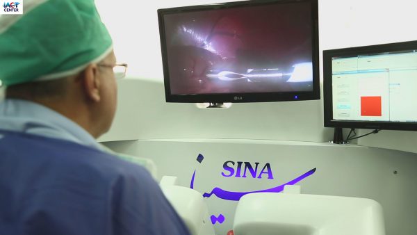 Robotic surgery in the clinical stage (observing the supervision of an expert)